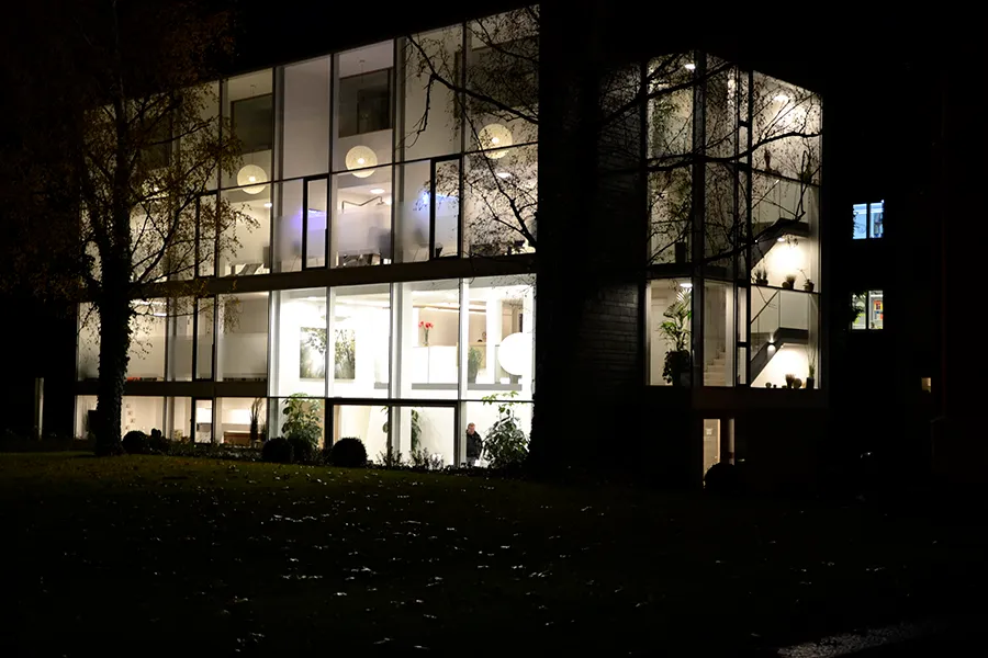 Ärztehaus am Theater Würzburg – Gebäudeansicht bei Nacht