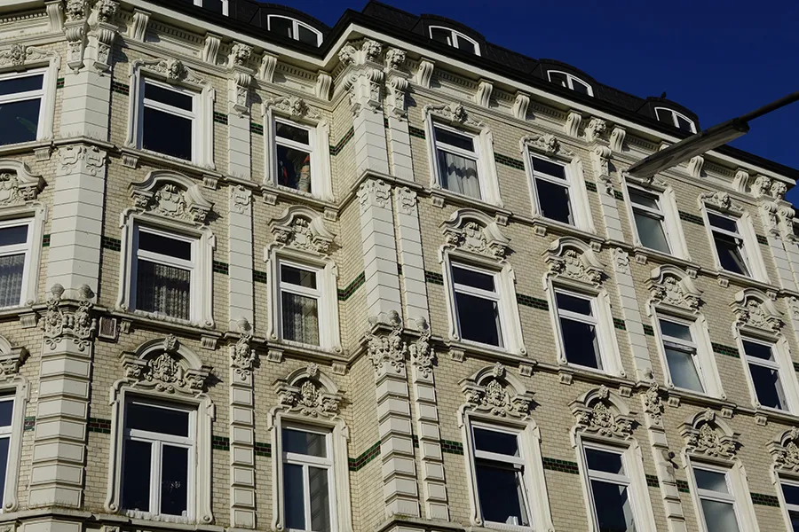 Altbaufassade – Elektrosanierung im Bestand durch Elektro Pfeuffer