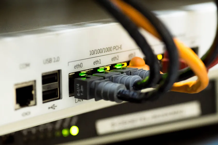 Netzwerkschrank mit Patchfeld – Elektro Pfeuffer Würzburg